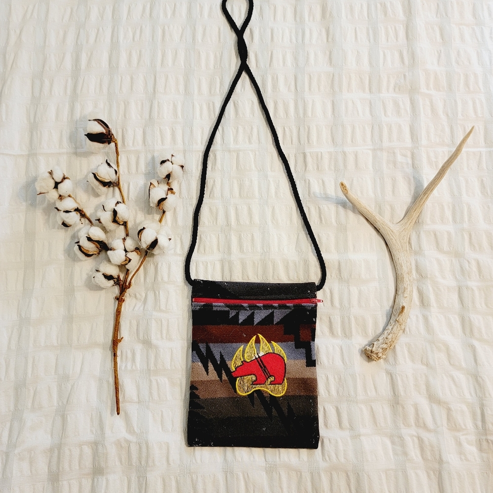 Small wool like cross body bag
